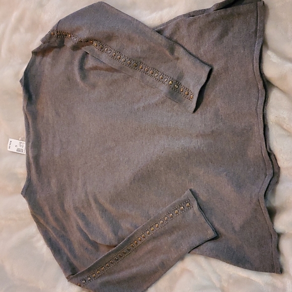 Cold shoulder studded sweater - Picture 5 of 6